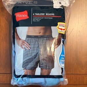 Hanes Men's Tagless Boxers - Black and White Plaid 4 pack.